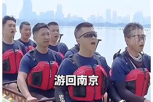 粉丝晒照为梅西插兜鸣不平：社恐的个人习惯也要审判吗？梅西自己婚礼都插兜